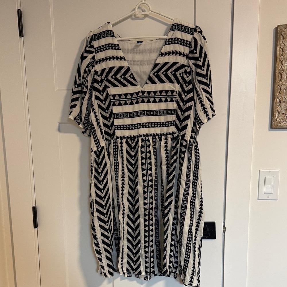 Old Navy Black and White Patterned Midi Dress